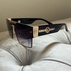 Louis Vuitton Sun glasses, never used !